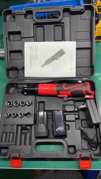 Ratchet Wrench, Red, 18V, Two Batteries and One Charger Set
